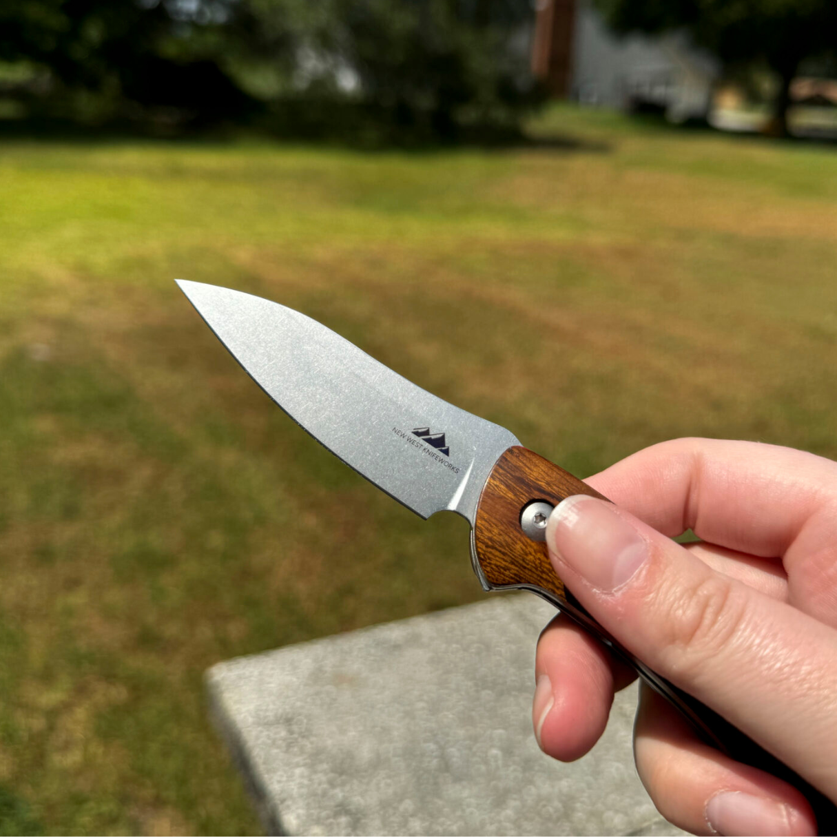 New West KnifeWorks® Saddleback Glory Folder - Ironwood & Blue Liner *Local